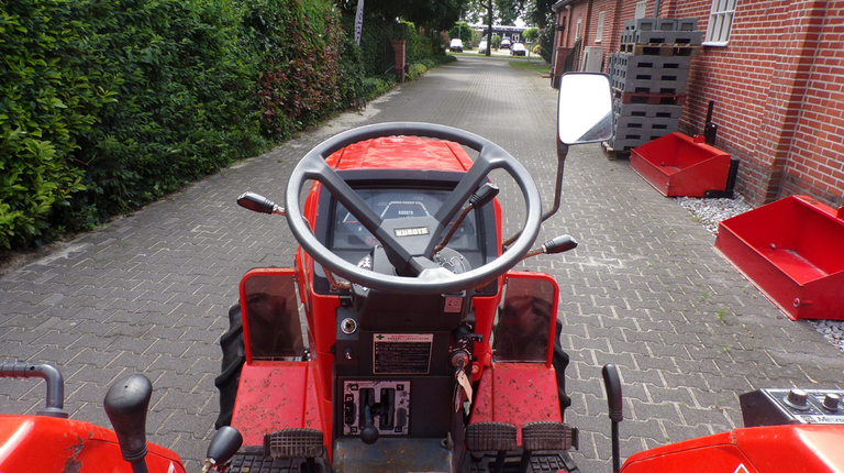 Kubota ZL1-185